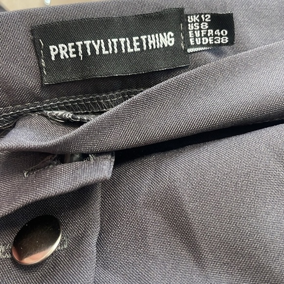 🍓 Pretty Little Thing Dark Gray Pocket Detail Cargo Pants
Size 8 EUC - Picture 4 of 5